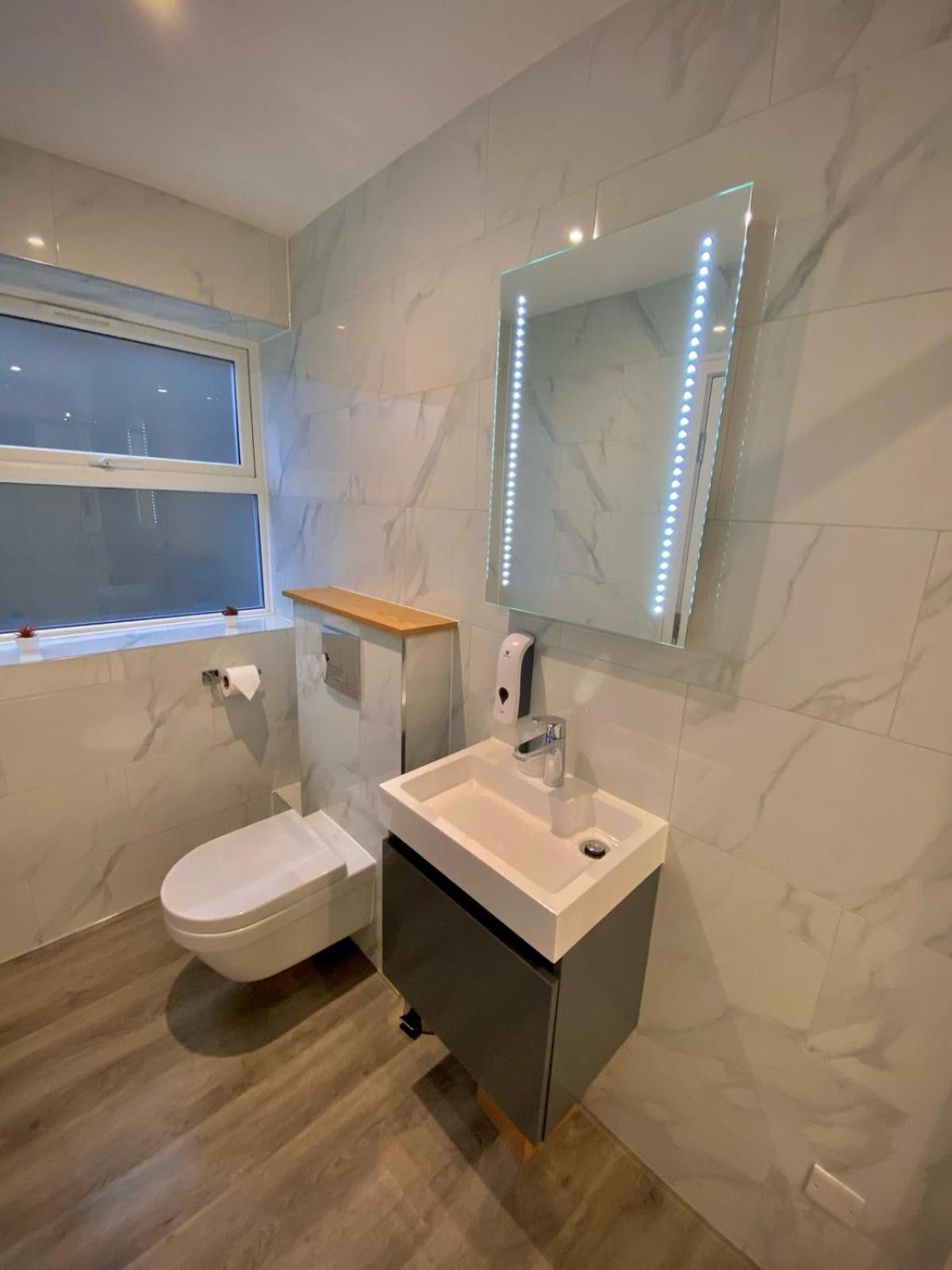 Holtwhites Hotel エンフィールド エクステリア 写真