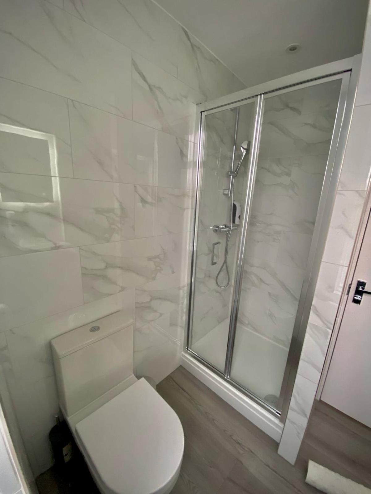 Holtwhites Hotel エンフィールド エクステリア 写真